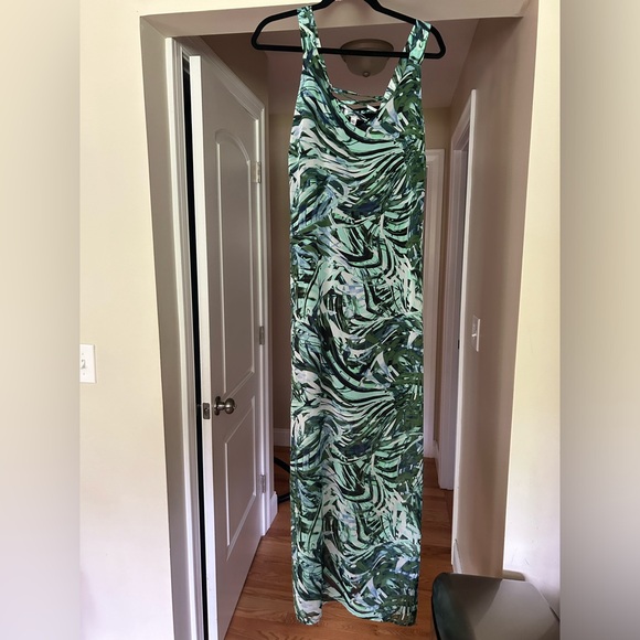 Jennifer Lopez Dresses & Skirts - EUC Jennifer Lopez Dress Womens  Green Maxi Tropical Halter Neck Lined Tie Neck